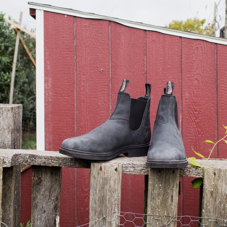 Men's Dress Chelsea Boots Rustic Black Fashion Blundstone