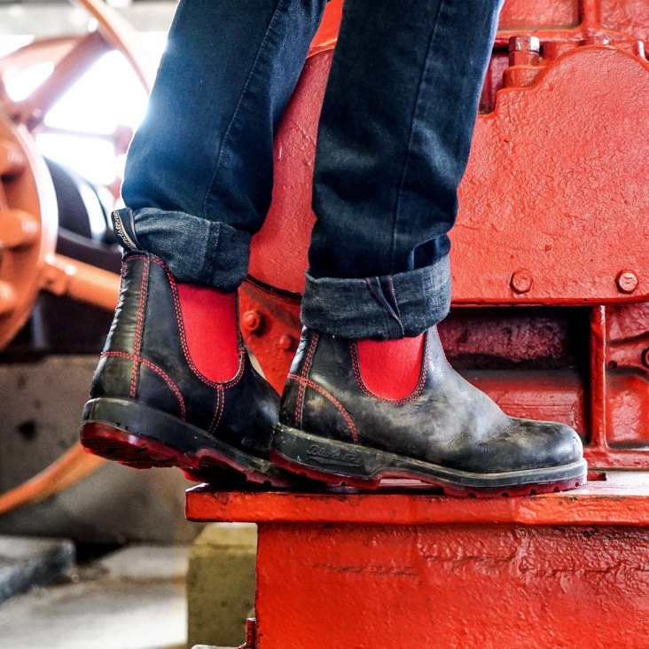 Men's Classics Chelsea Boots Black/Red Fashion Blundstone