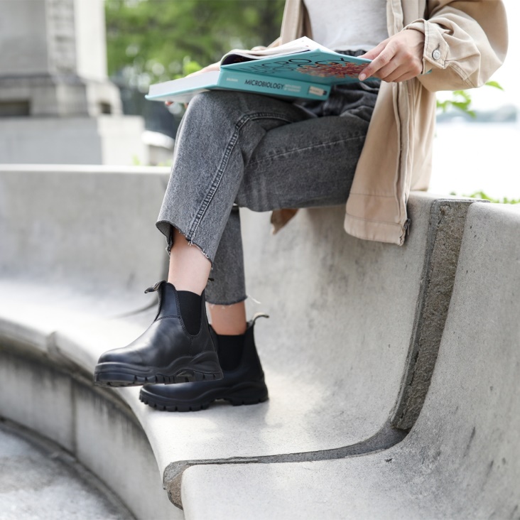 Women's Lug Chelsea Boots Black Fashion Blundstone