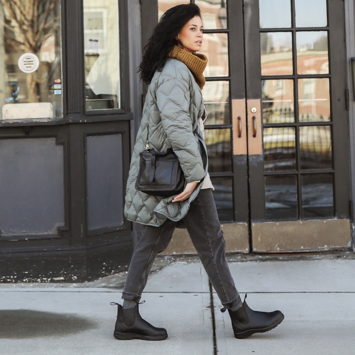 Fashion Blundstone Women's All-Terrain Thermal Chelsea Boots Black